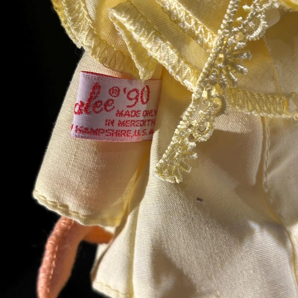 Vintage Annalee Clown Doll – 1990s Yellow Pom-Pom Costume, 10